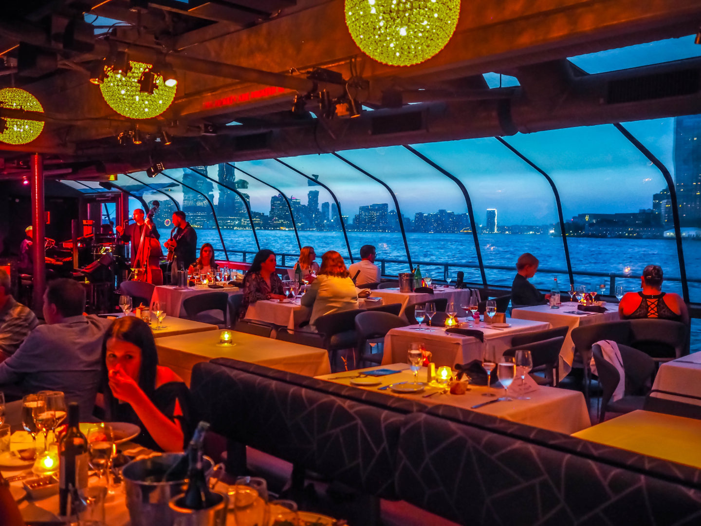 Luxury Dinner Cruise in New York with Bateaux New York