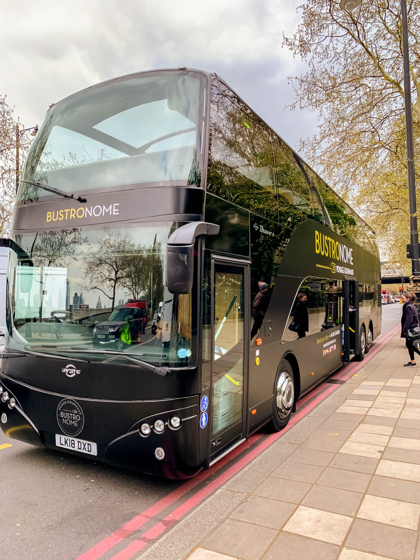 Bustronome: Gourmet Lunch on a London Bus Tour – Luxury Voyager